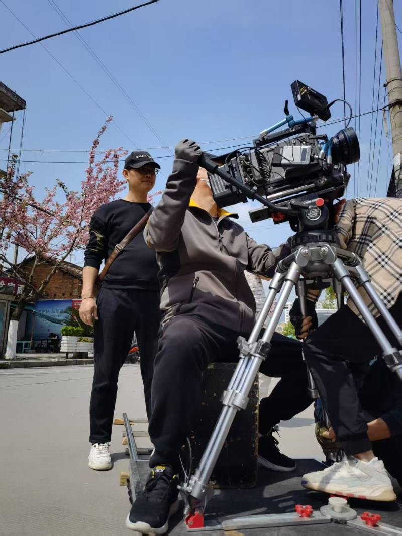 江东区广告片拍摄：快消品牌爆款之选，网感内容适配社媒传播！